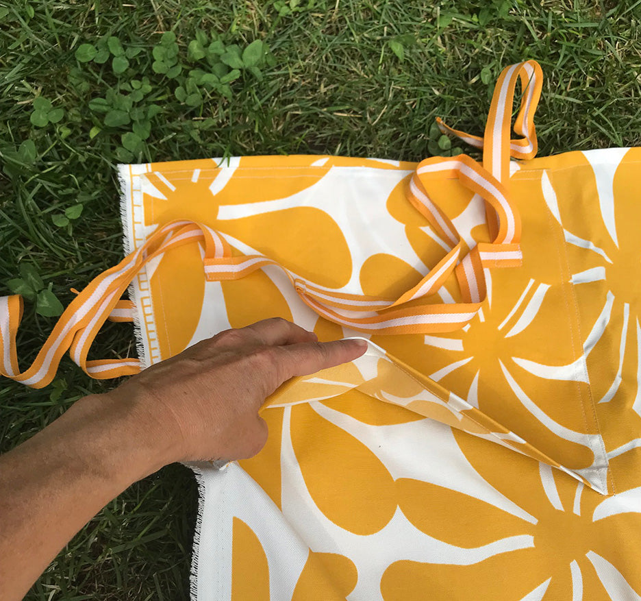 Wavy Floral Picnic Blanket